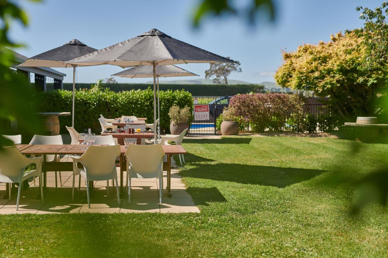 Parehua Resort Martinborough Luaran gambar The garden at the hotel