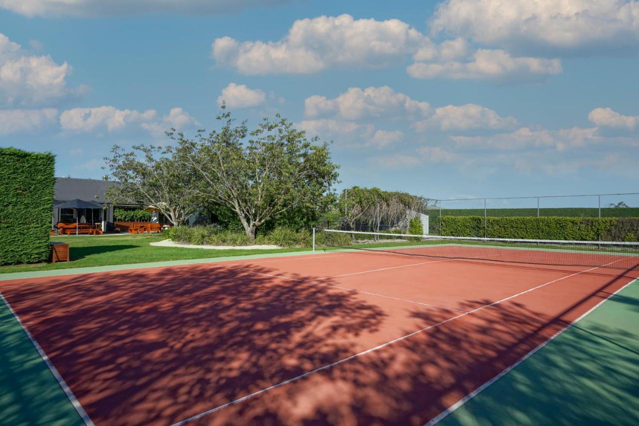 Parehua Resort Martinborough Luaran gambar Tennis court at the Boca Raton Resort
