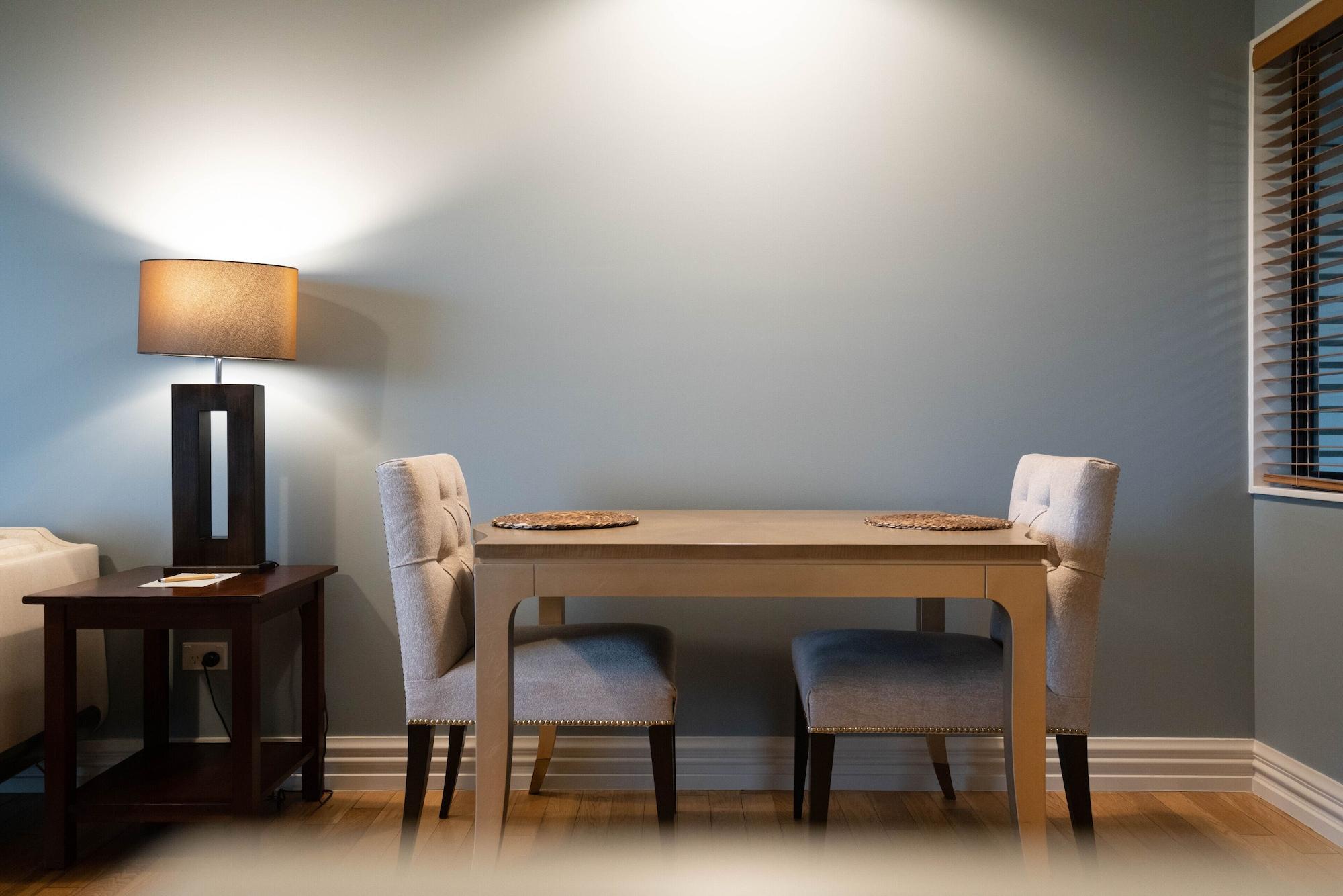 Parehua Resort Martinborough Luaran gambar A dining room table