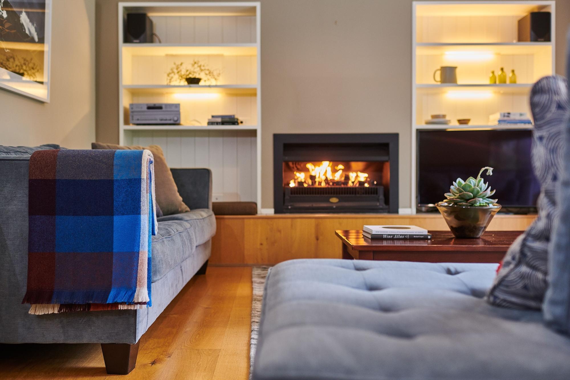 Parehua Resort Martinborough Luaran gambar A fireplace in a living room
