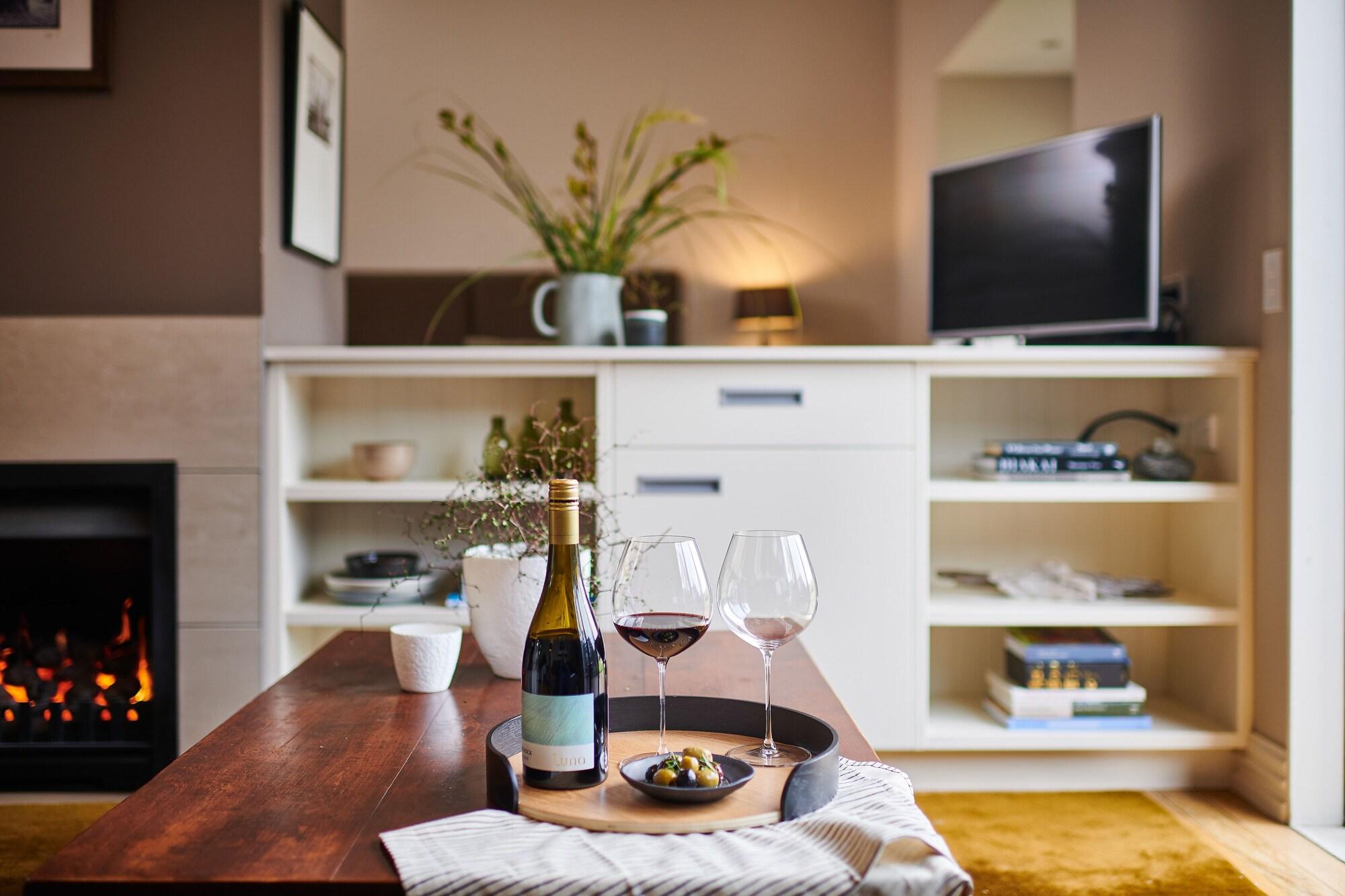 Parehua Resort Martinborough Luaran gambar A wine tasting at home