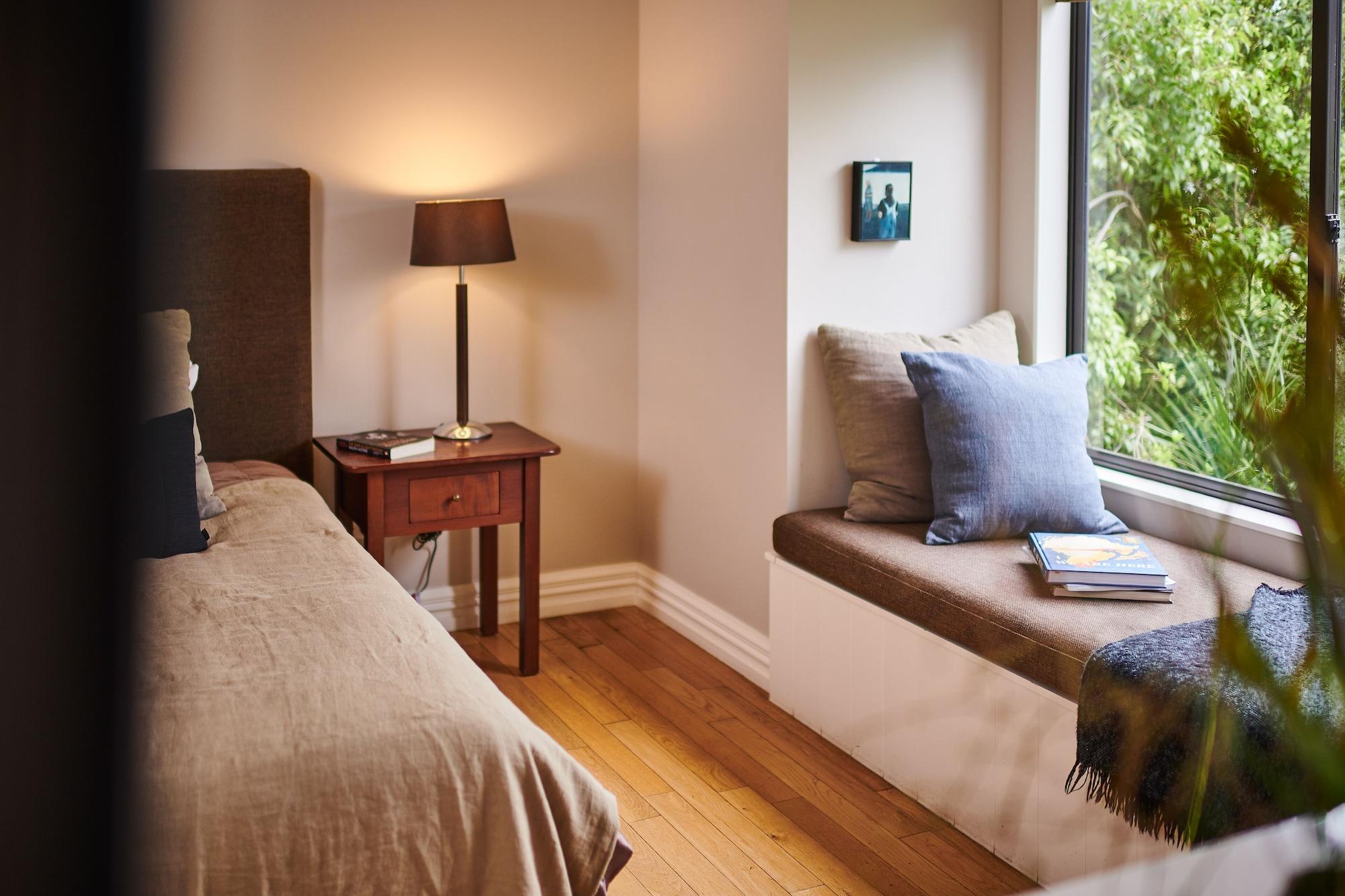 Parehua Resort Martinborough Luaran gambar A window seat in a bedroom