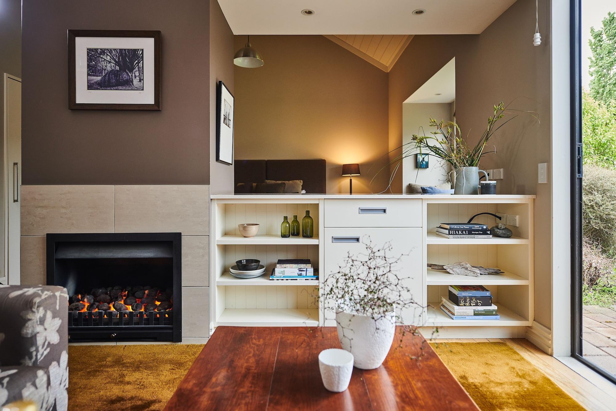 Parehua Resort Martinborough Luaran gambar A fireplace in a home