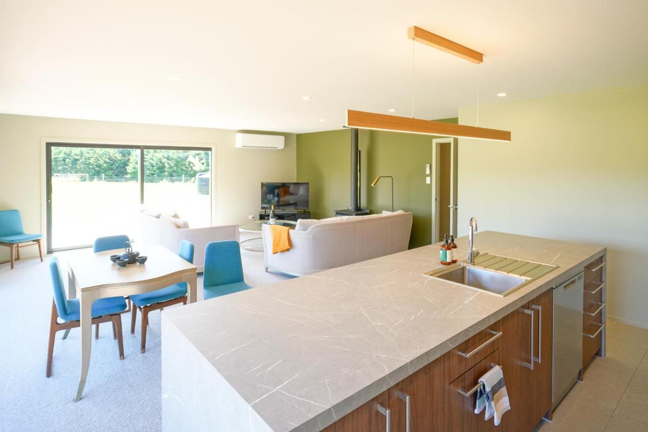 Parehua Resort Martinborough Luaran gambar A kitchen with a linear layout