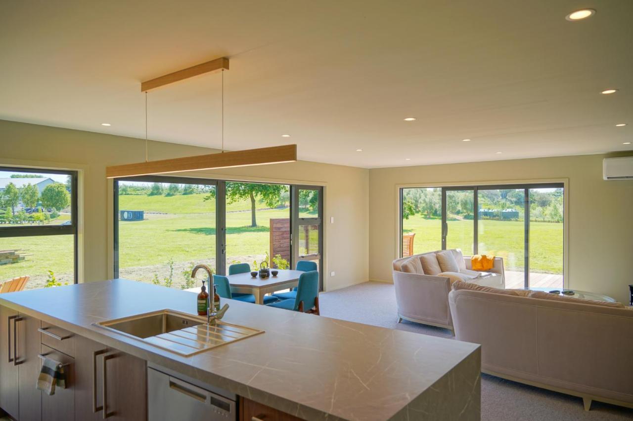 Parehua Resort Martinborough Luaran gambar A kitchen with a large island
