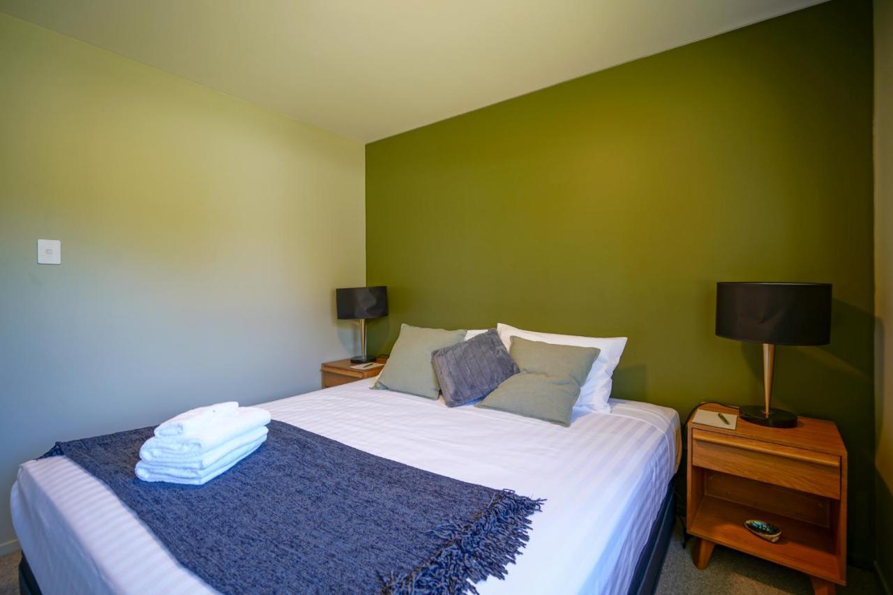 Parehua Resort Martinborough Luaran gambar A bedroom at the hotel