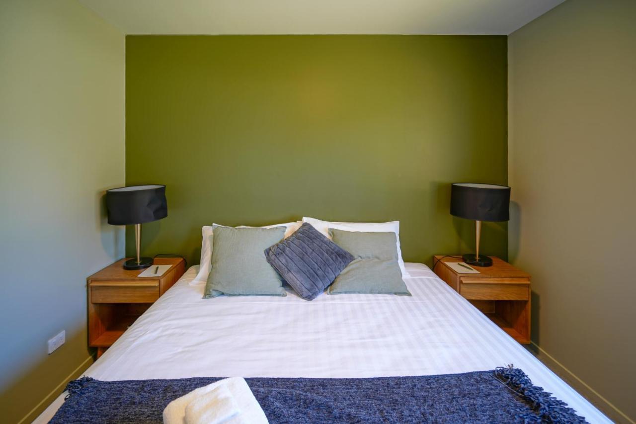 Parehua Resort Martinborough Luaran gambar A bedroom at the hotel
