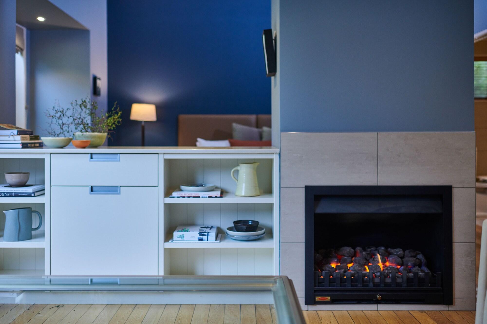 Parehua Resort Martinborough Luaran gambar A gas fireplace