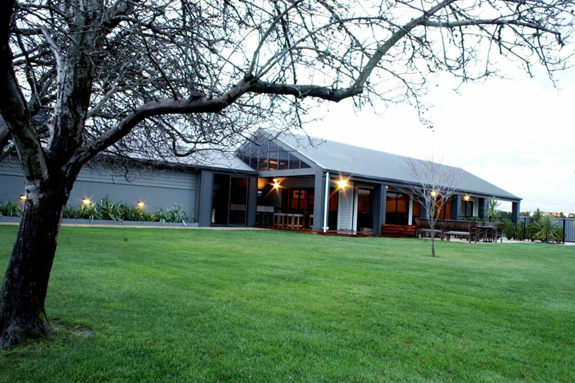 Parehua Resort Martinborough Luaran gambar The clubhouse at the golf course